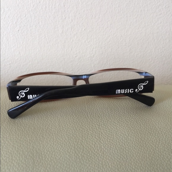 A spectacle frame of sheet material - Picture 6 of 8